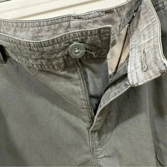 Columbia men’s gray cargo shorts 42 - Picture 4 of 13